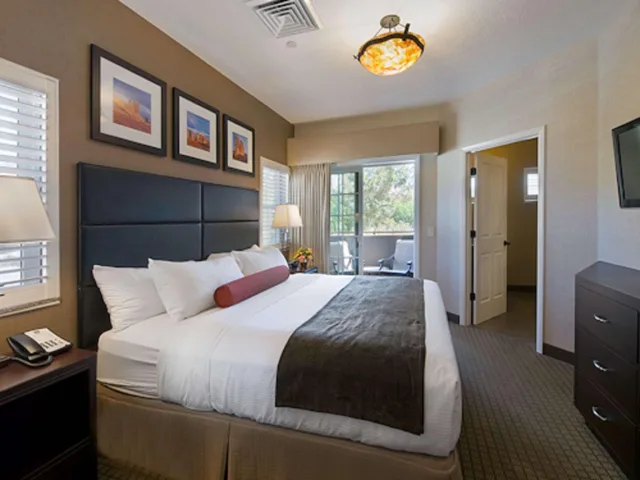Suite, 1 King and 2 Queen Beds, Street View, Stair Access Only, Balcony, Kitchenette، Best Western Plus Canyonlands Inn 1/10