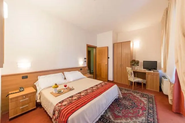 غرفة قياسية مفردة بسرير مزدوج، Hotel Lux 4/10