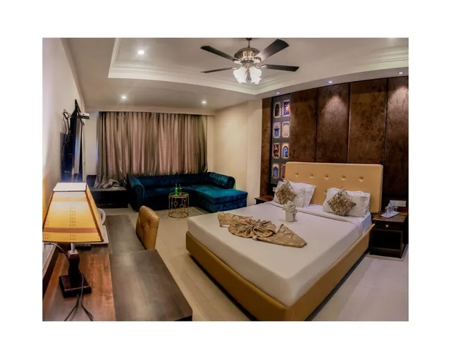 جناح جونيور بسرير كوين، AMARGARH RESORT 2/2