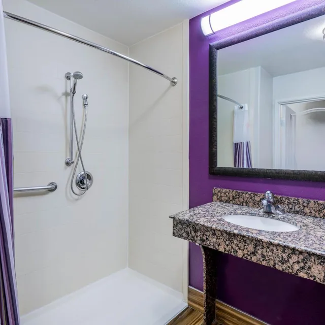 جناح بسرير كينج لذوي الإعاقة، La Quinta Inn & Suites by Wyndham DFW Airport West - Bedford 4/6