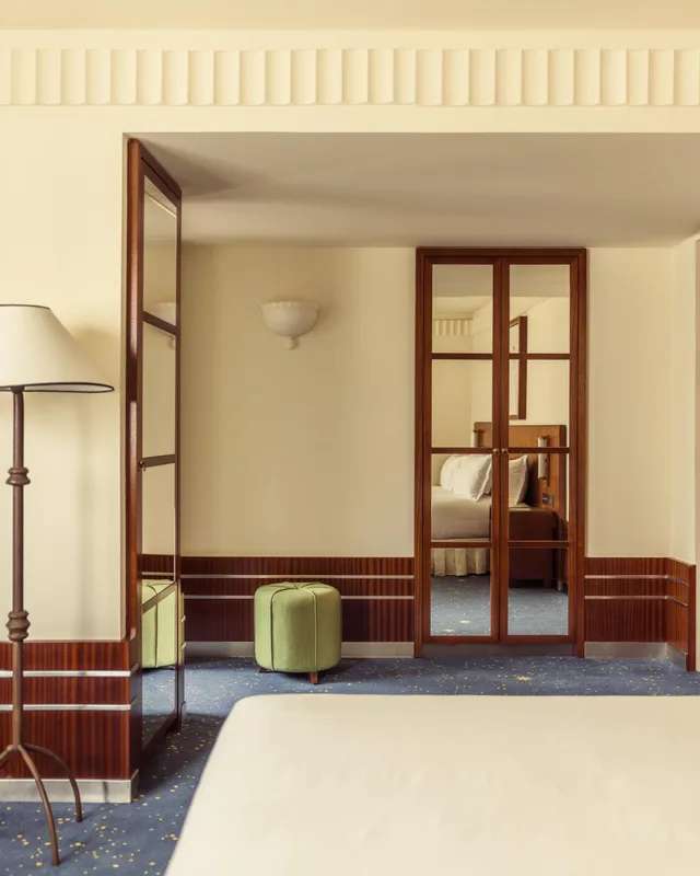 جناح جونيور بسرير كوين، Hotel des Grands Voyageurs 4/5