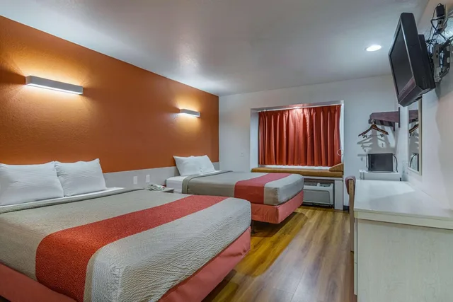 غرفة بسريرين كوين للمدخنين، Motel6 McAlester, OK 1/10