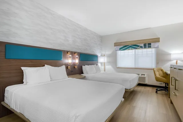 غرفة قياسية بسريرين كوين يُسمح فيها بالحيوانات الأليفة، Best Western Northwest Lodge 2/10