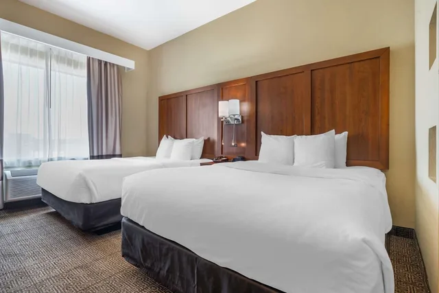 جناح بسريرين كوين، Comfort Suites Gallup East Route 66 and I-40 2/3