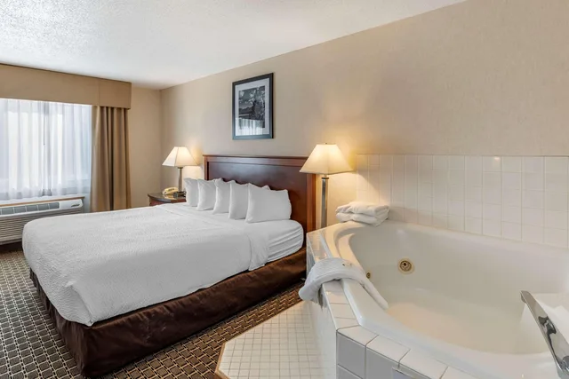 غرفة بسرير كينج، Quality Inn & Suites Steamboat Springs 3/5