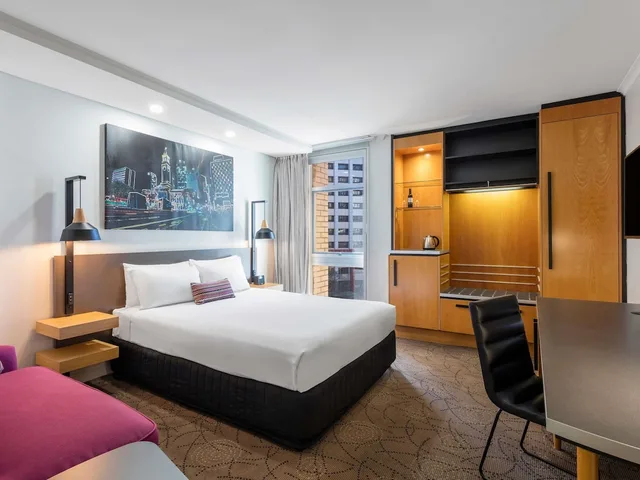 غرفة ديلوكس ركنية بسرير كوين بإطلالة على المدينة، Mercure Brisbane King George Square 3/5