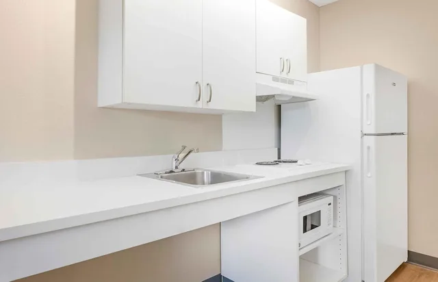 Studio, Queen Bed, Accessible, Extended Stay America - Long Island - Bethpage 9/10