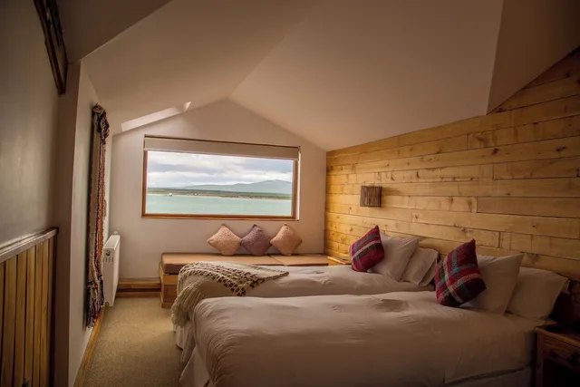 غرفة قياسية بسرير مزدوج أو سريرين منفصلين بإطلالة على البحر، Weskar Patagonia Lodge 1/6