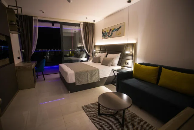Luxury, Double Bed, Sea View, Terrace, Liberty Plaza 6/10