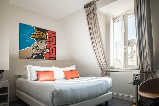 غرفة بسرير كوين، Villas Foch Boutique Hotel and Spa Bordeaux 1/4