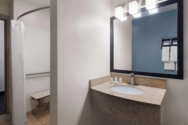 Room, 2 Queen Beds, Accessible, Baymont by Wyndham Boardman 4/5