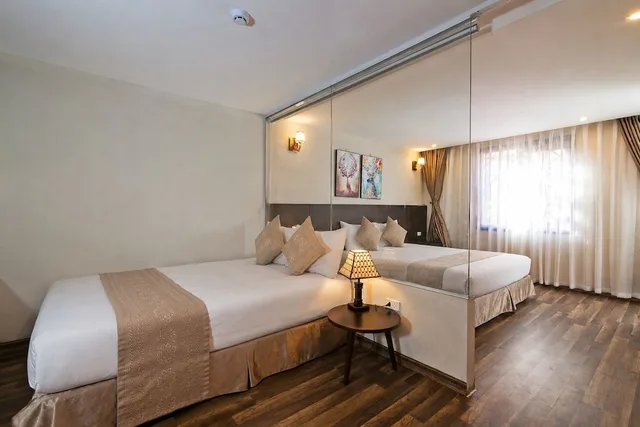 جناح عائلي بسرير كينج وسرير كوين بغرفتي نوم مع أريكة، Lacasa Sapa Hotel (Ex. Hoang Ha Sapa Hotel) 1/10