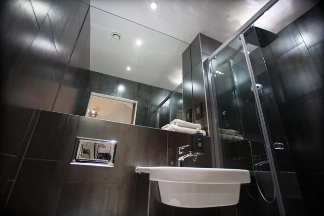 Petite, Single, Private Bathroom، The W14 Kensington 2/6