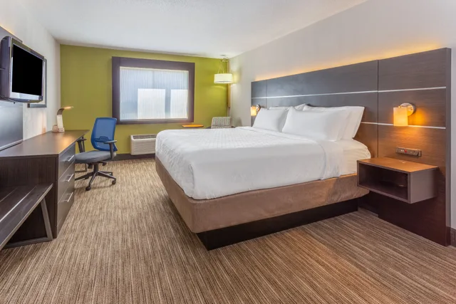 غرفة بسرير كينج لذوي الإعاقة، Holiday Inn Express Columbus - Ohio Expo Center, an IHG Hotel 1/2
