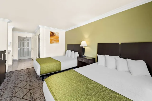 Room, 2 Queen Beds, Accessible, Best Western Executive Inn Los Banos 2/3