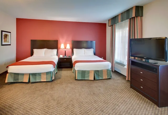 غرفة قياسية بسريرين كوين، Holiday Inn Express Hotel And Suites Pleasant Prairie Kenosha 1/4