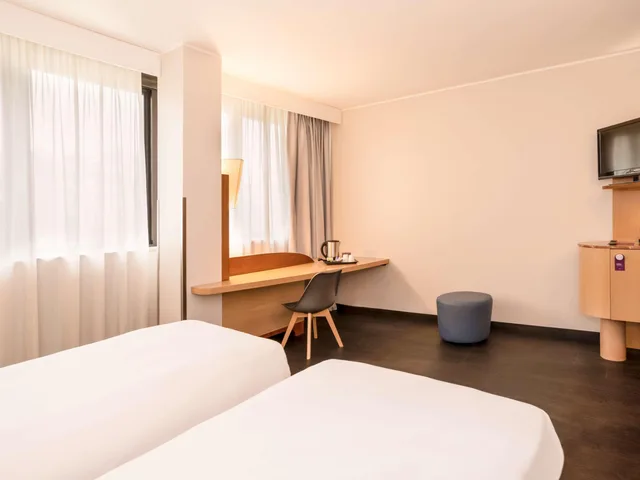 Standard, Twin Beds, Mercure Roma West 4/8