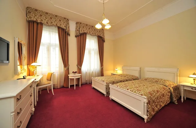غرفة قياسية بسرير مزدوج أو سريرين منفصلين، Alqush Downtown Hotel 1/7