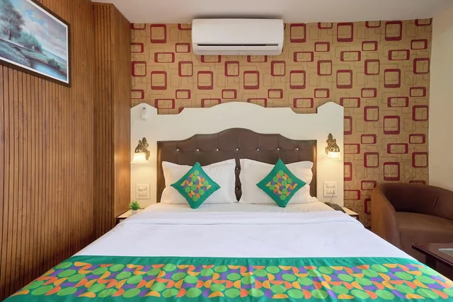 غرفة بريميوم بسرير كوين وسريرين منفصلين، Treebo Roshan House 7/10