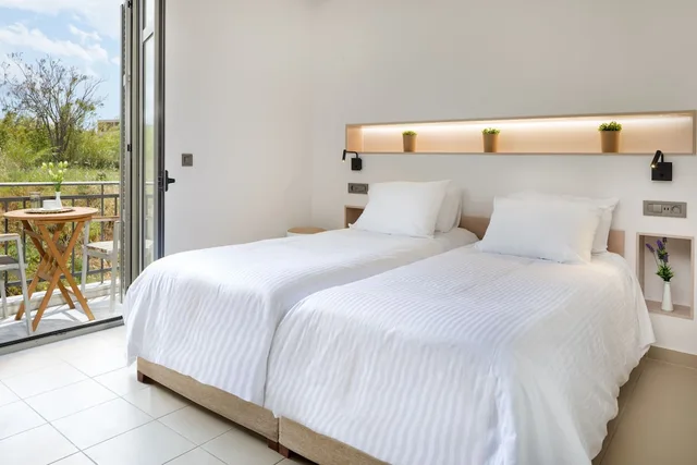 Superior, Studio, King Bed, Front View, Balcony، Forum City Apartments 1/2