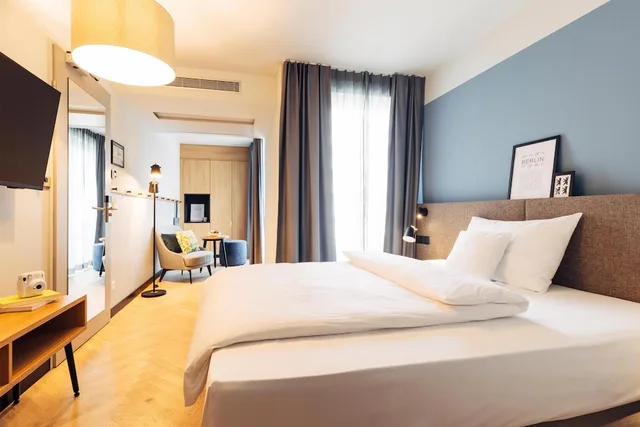 Standard, Queen Bed, Harry's Home Berlin - Moabit Hotel & Apartments 2/10