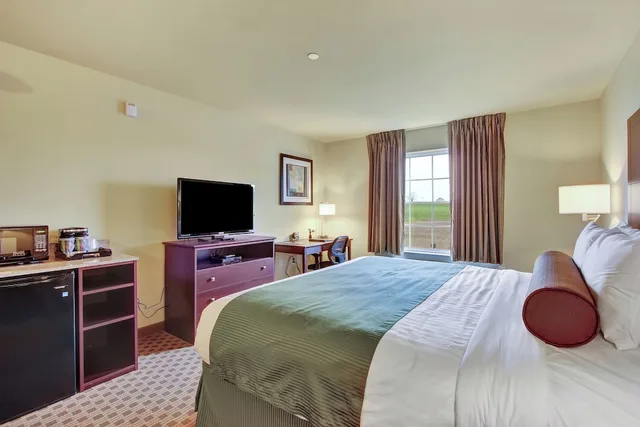 Room, King Bed, Accessible, Cobblestone Hotel Suites Waynesboro Pa 2/9