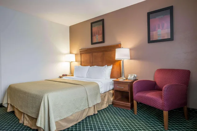 غرفة بسرير كوين، Quality Inn Colchester - Burlington 3/8