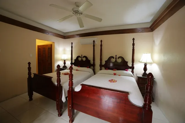 غرفة قياسية بسرير كوين بإطلالة على الحديقة، Negril Palms 2/2
