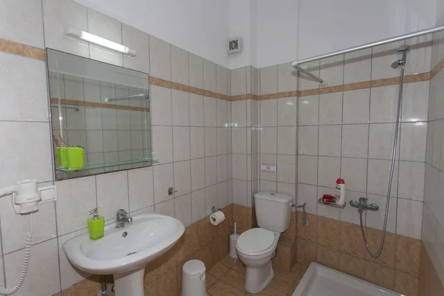 غرفة قياسية ثلاثية بإطلالة على الحديقة مع سرير سحّاب إضافي، Loukas Hotel &amp; Apartments 6/9