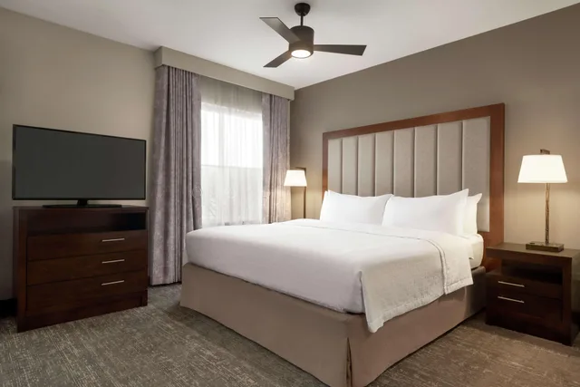 جناح بسرير كينج بغرفة نوم واحدة، Homewood Suites Fort Wayne 1/1