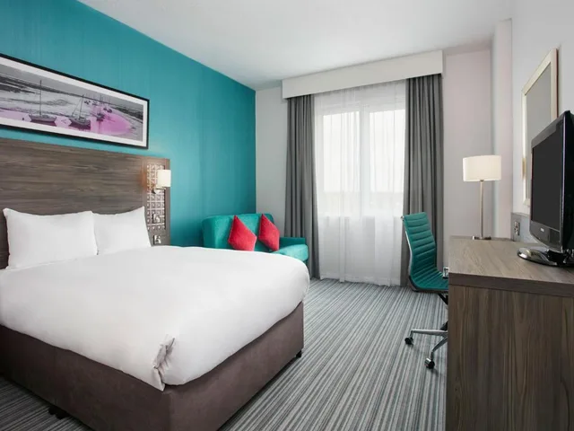 غرفة قياسية بسرير مزدوج مع أريكة، Leonardo Hotel Southampton 1/3