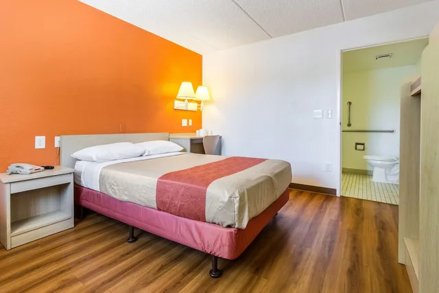 غرفة قياسية بسرير كوين، Motel6 Tempe, AZ – Phoenix Airport – Priest Dr 5/9