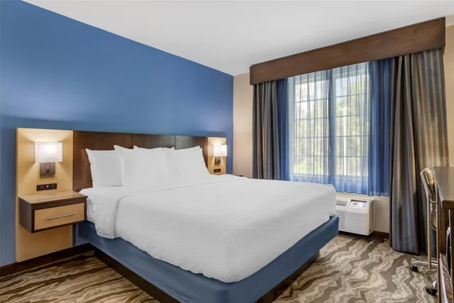Suite, King Bed, River View, Best Western Plus River Escape Inn & Suites 2/8