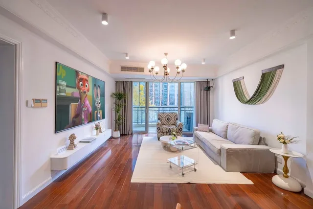 Senior, Apartment, 1 Queen and 3 Double Beds، Book and Bed-People's Square 5/10