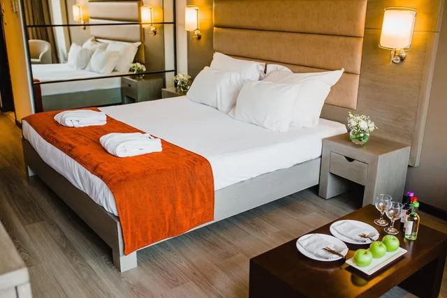 غرفة ديلوكس بإطلالة على المسبح، Napa Plaza Hotel-Adults Only 2/3