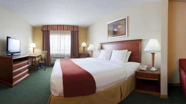 غرفة قياسية بسرير فردي، Holiday Inn Express Hotel Suites Valparaiso 5/10