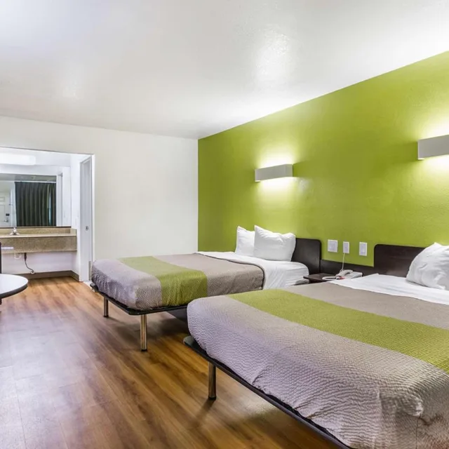 غرفة بسريرين كوين لذوي الإعاقة، Motel6 San Marcos, TX - North 3/7
