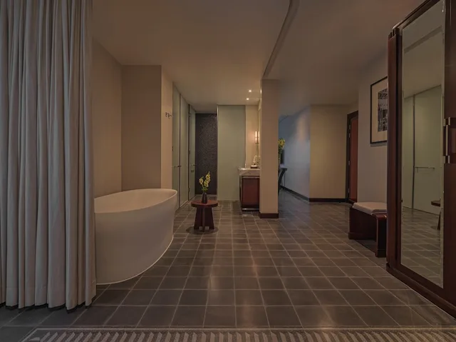 River, Suite, King Bed, Azerai La Residence Hue 4/4