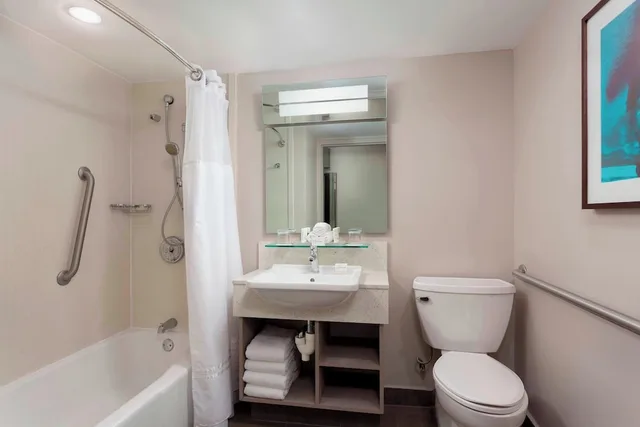 غرفة قياسية بسريرين كوين، Courtyard Isla Verde Beach Resort 4/5