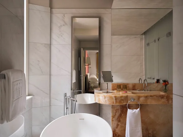 Junior Suite, King Bed, Palazzo Venezia 2/2