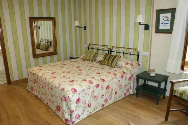 غرفة بسرير مزدوج أو سريرين منفصلين، Hotel Colonial de Santillana 3/10