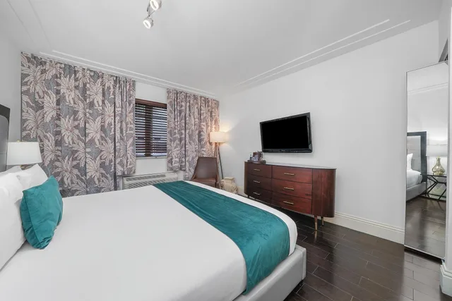 Classic, Double Bed, Riviera Suites South Beach 3/5