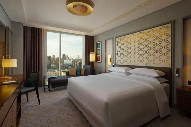 Guest Room, Deluxe, King Bed, Sheraton Astana Hotel 4/8