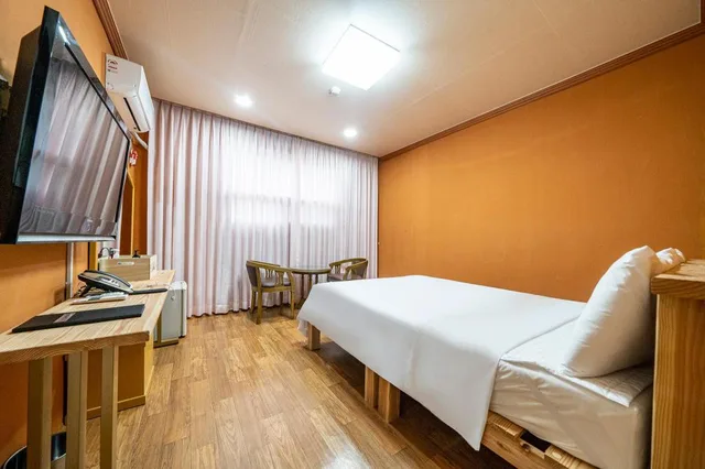 Mountain, Queen Bed، Delta Hotel 4/10