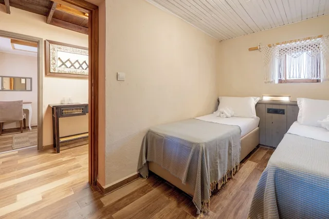 غرفة عائلية بسرير مزدوج وسريرين منفصلين بشرفة، Aral Tatil Ciftligi 6/10
