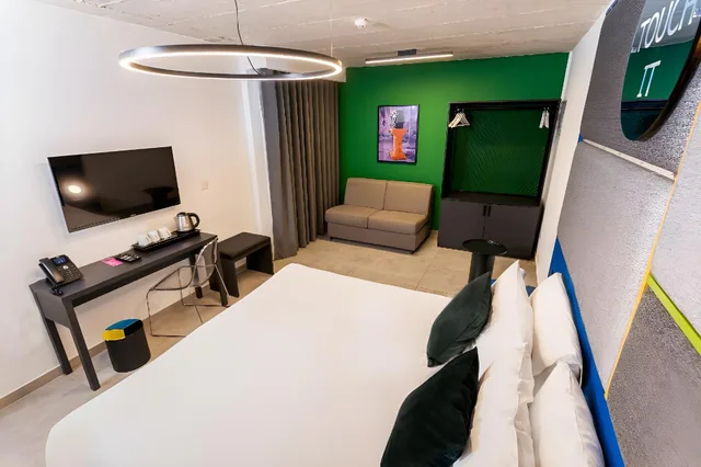 غرفة كومفورت ثلاثية بثلاثة أسرّة، IKYK HOTEL 1/2