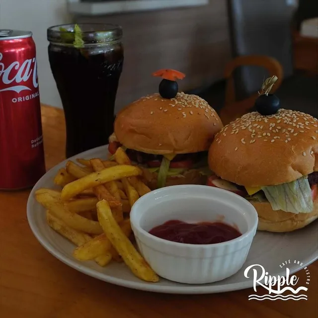 Ripple Beach Inn، Male 20/50