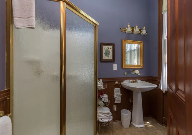 Jasmine, Garden, Superior, King Bed, Private Bathroom, Coppersmith Inn Bed and Breakfast 3/3