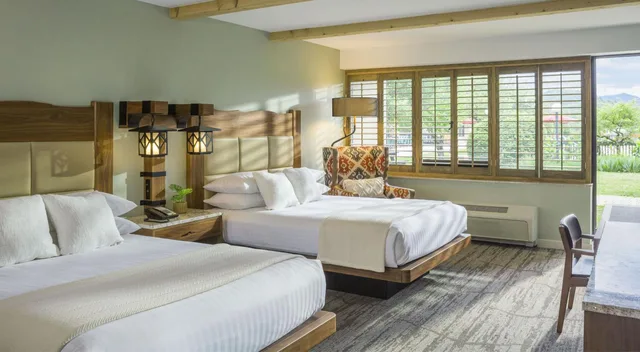 غرفة بسريرين كوين لذوي الإعاقة، High Peaks Resort 1/3