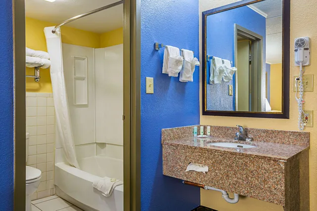 جناح بسريرين كوين، Quality Inn and Suites Near Six Flags East 3/3